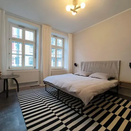 Nakedurban The One *