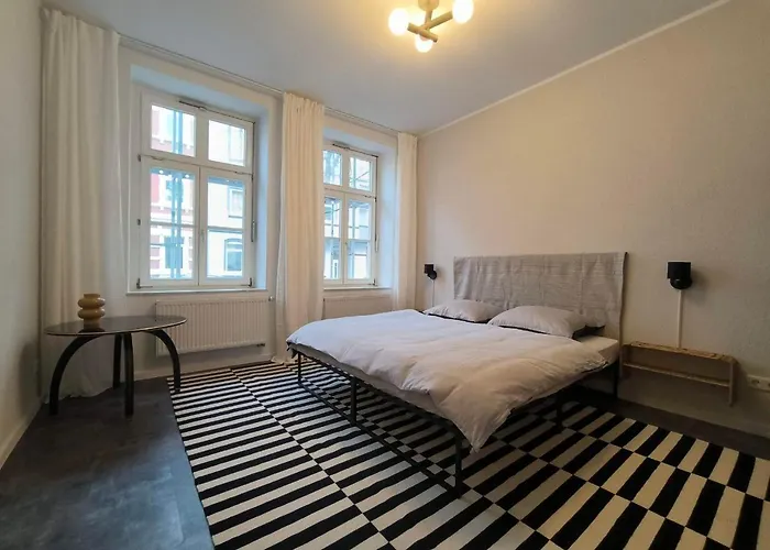 Nakedurban The One *